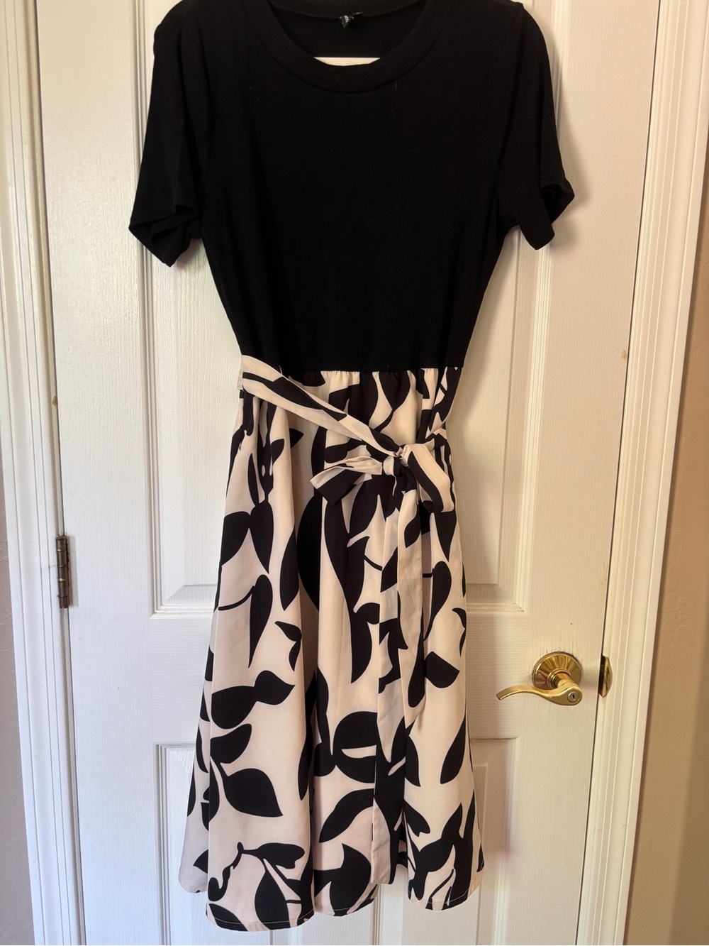 Professional Black & Cream Short-Sleeve A-Line Dress with Printed Skirt ~ Large - Picture 2 of 14